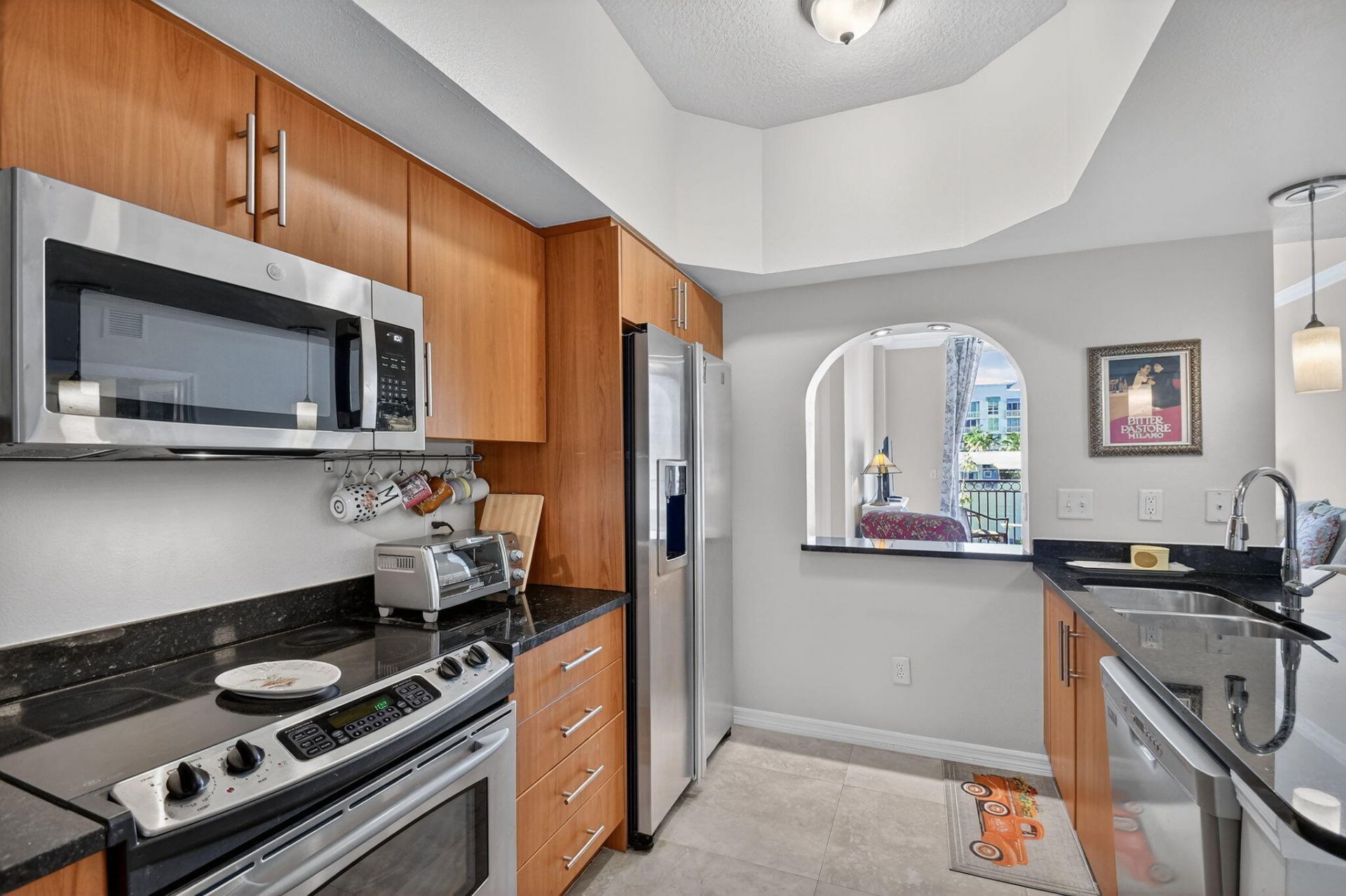 600 S Dixie Highway, Unit 827, West Palm Beach, FL 33401 Photo