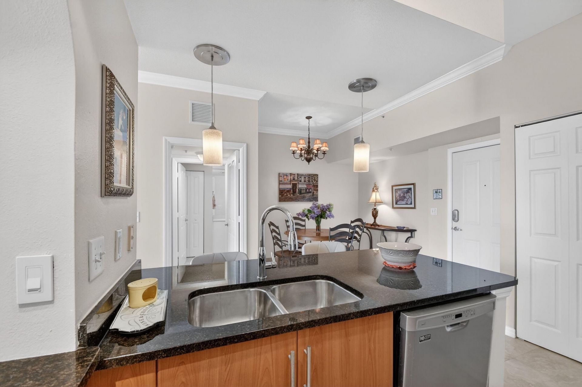 600 S Dixie Highway, Unit 827, West Palm Beach, FL 33401 Photo