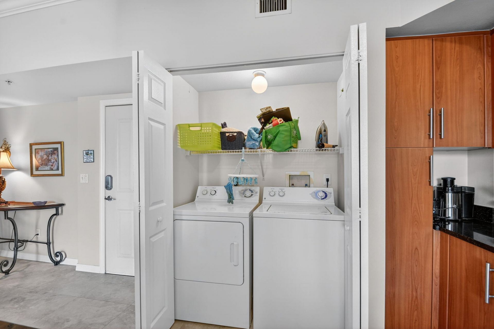 600 S Dixie Highway, Unit 827, West Palm Beach, FL 33401 Photo