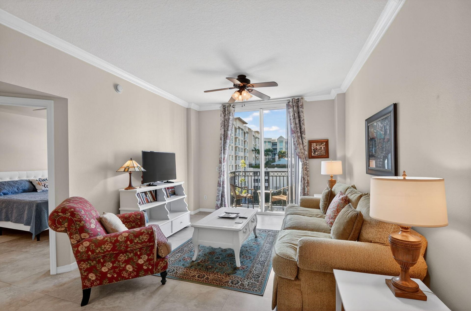 600 S Dixie Highway, Unit 827, West Palm Beach, FL 33401 Photo