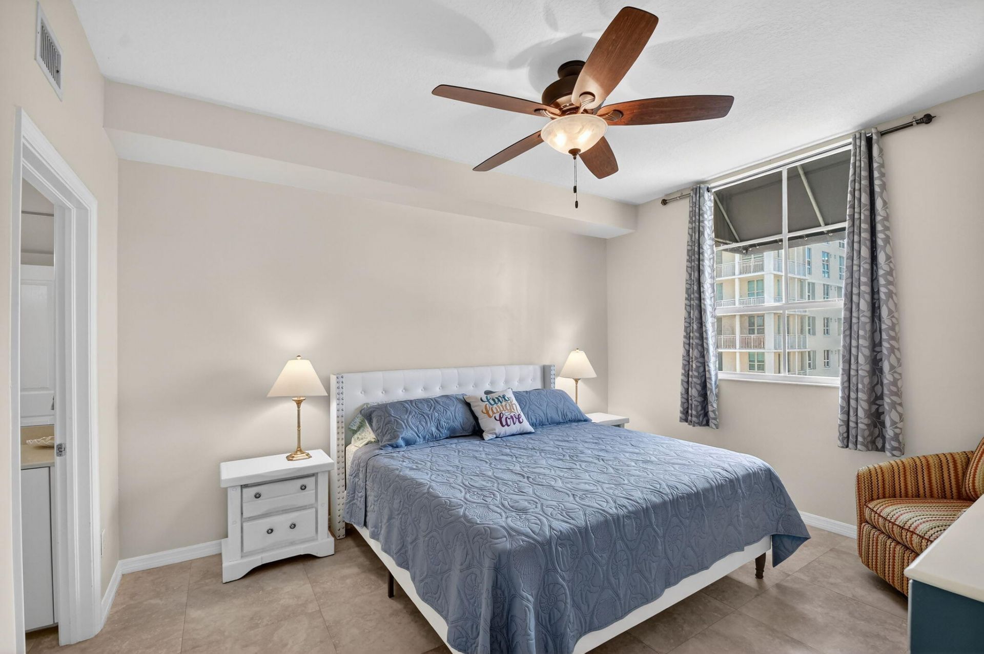 600 S Dixie Highway, Unit 827, West Palm Beach, FL 33401 Photo