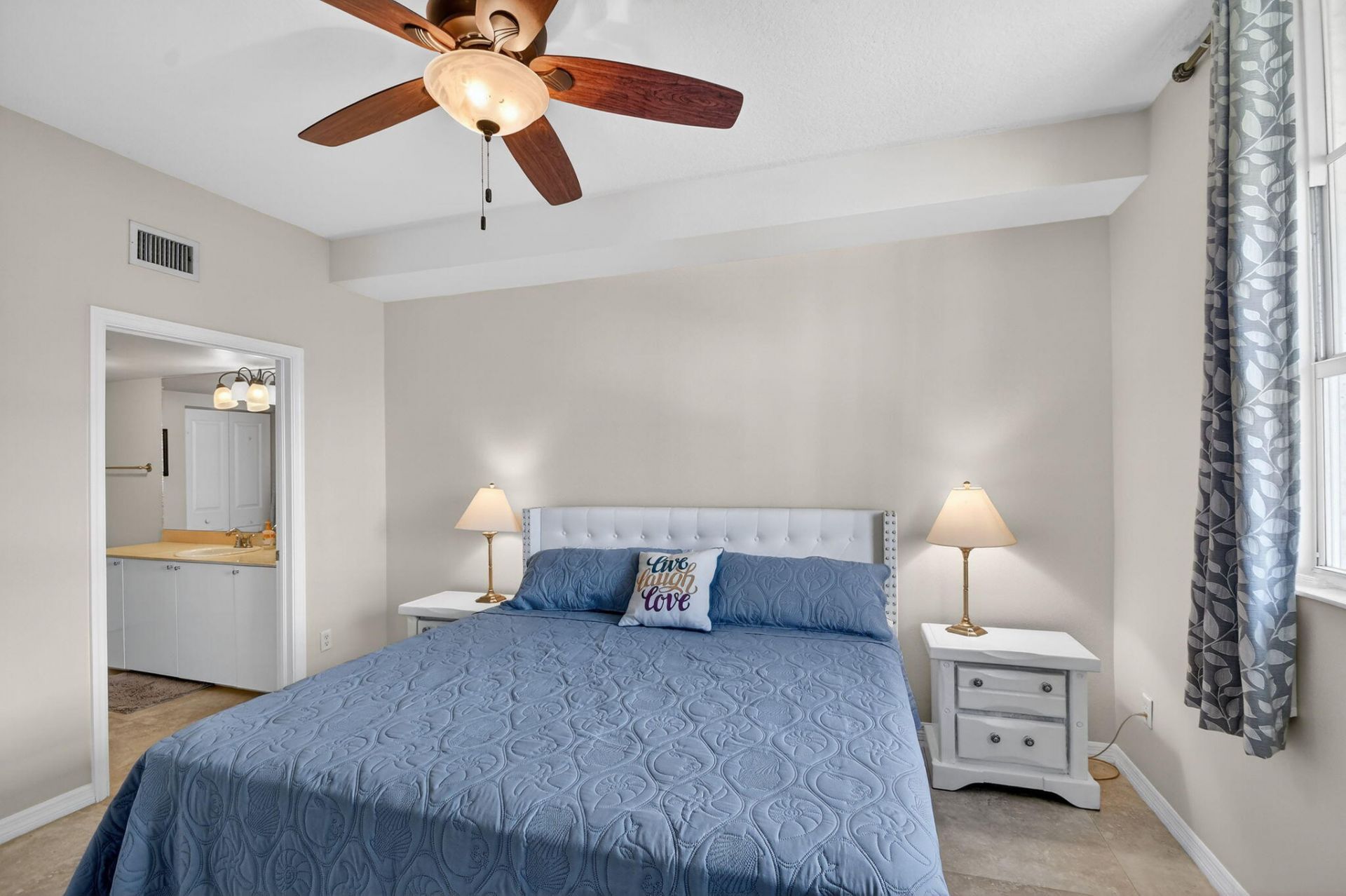 600 S Dixie Highway, Unit 827, West Palm Beach, FL 33401 Photo