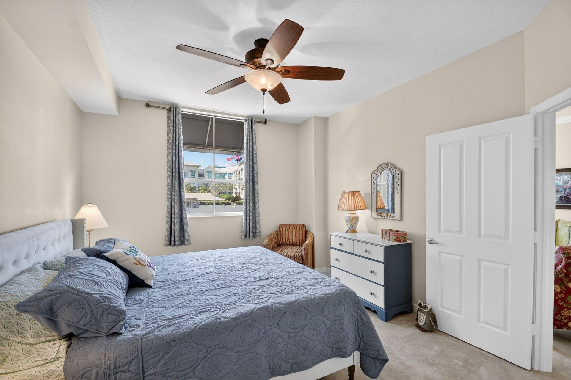 600 S Dixie Highway, Unit 827, West Palm Beach, FL 33401 Photo