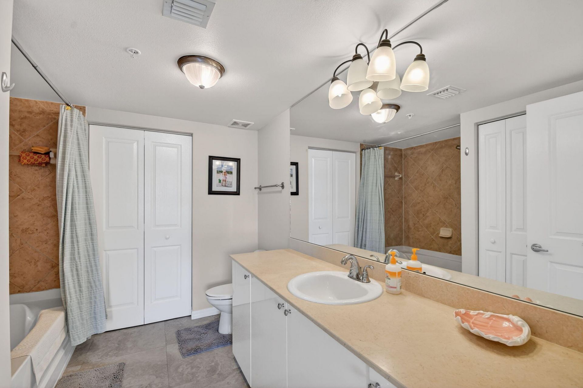 600 S Dixie Highway, Unit 827, West Palm Beach, FL 33401 Photo