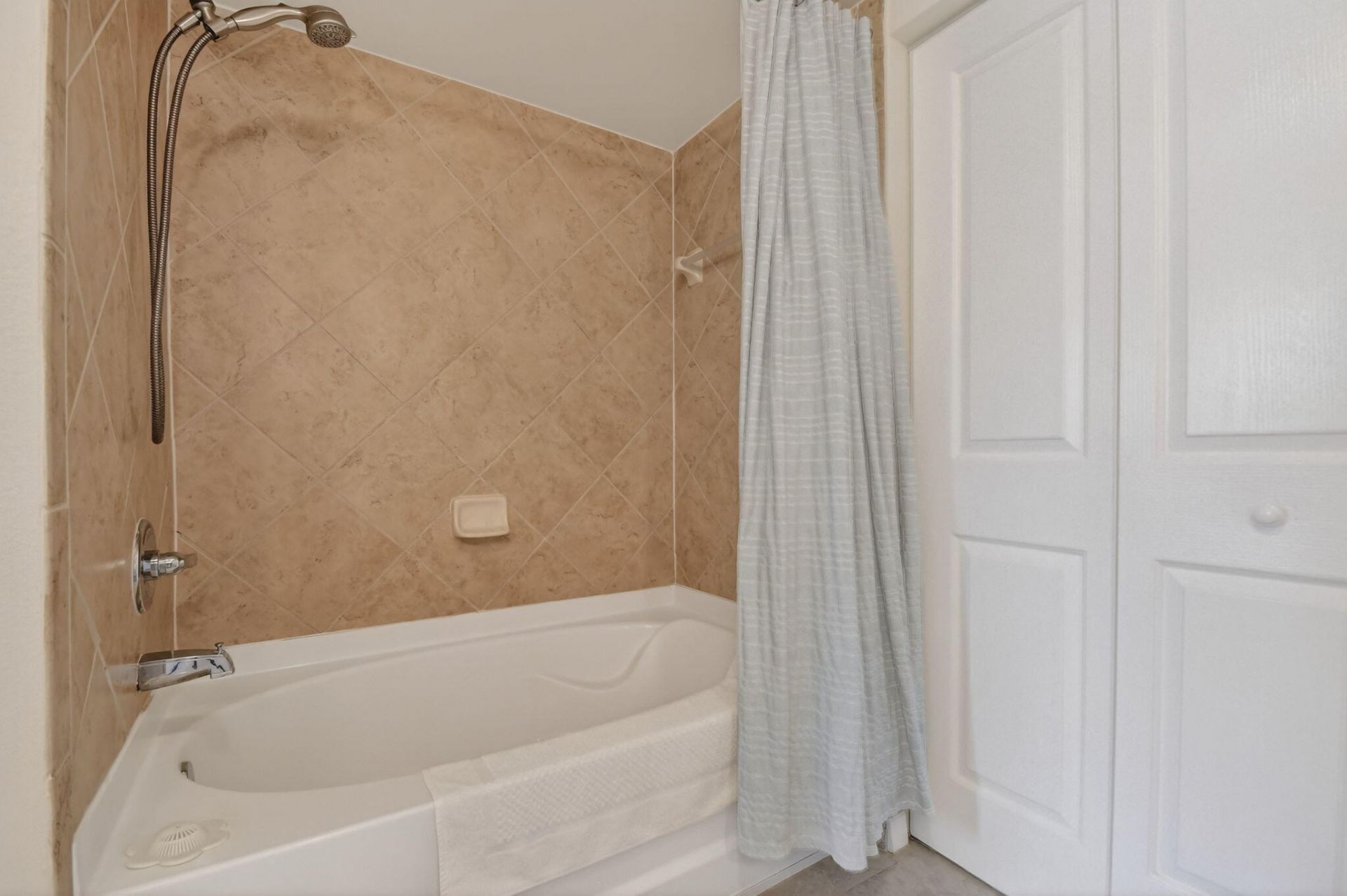 600 S Dixie Highway, Unit 827, West Palm Beach, FL 33401 Photo