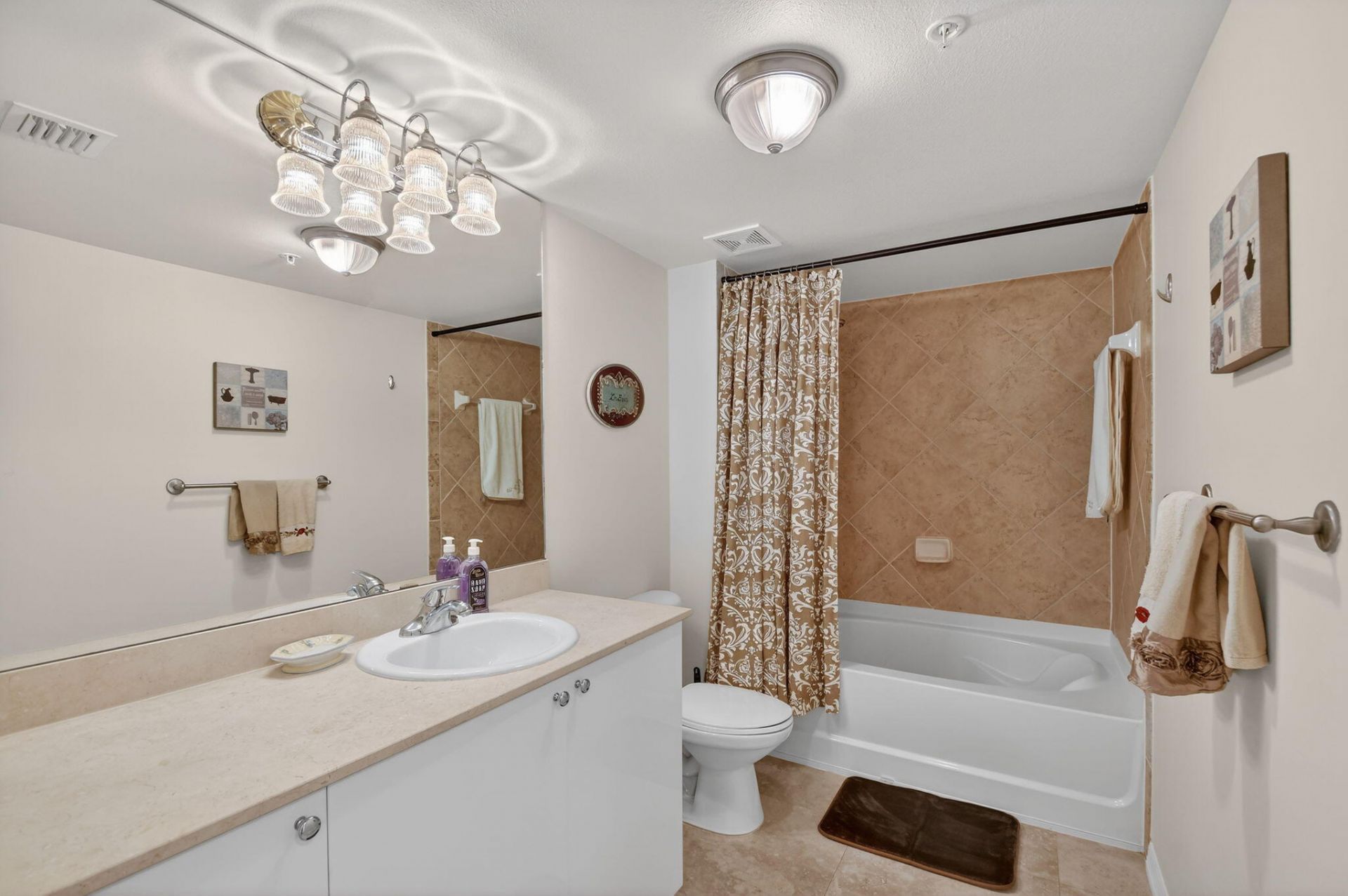 600 S Dixie Highway, Unit 827, West Palm Beach, FL 33401 Photo