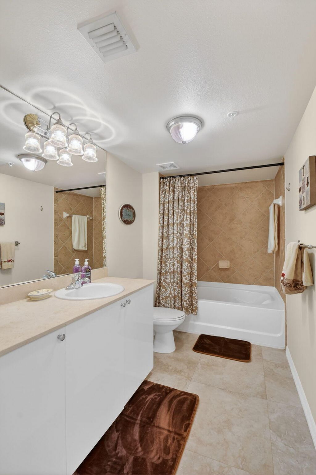 600 S Dixie Highway, Unit 827, West Palm Beach, FL 33401 Photo