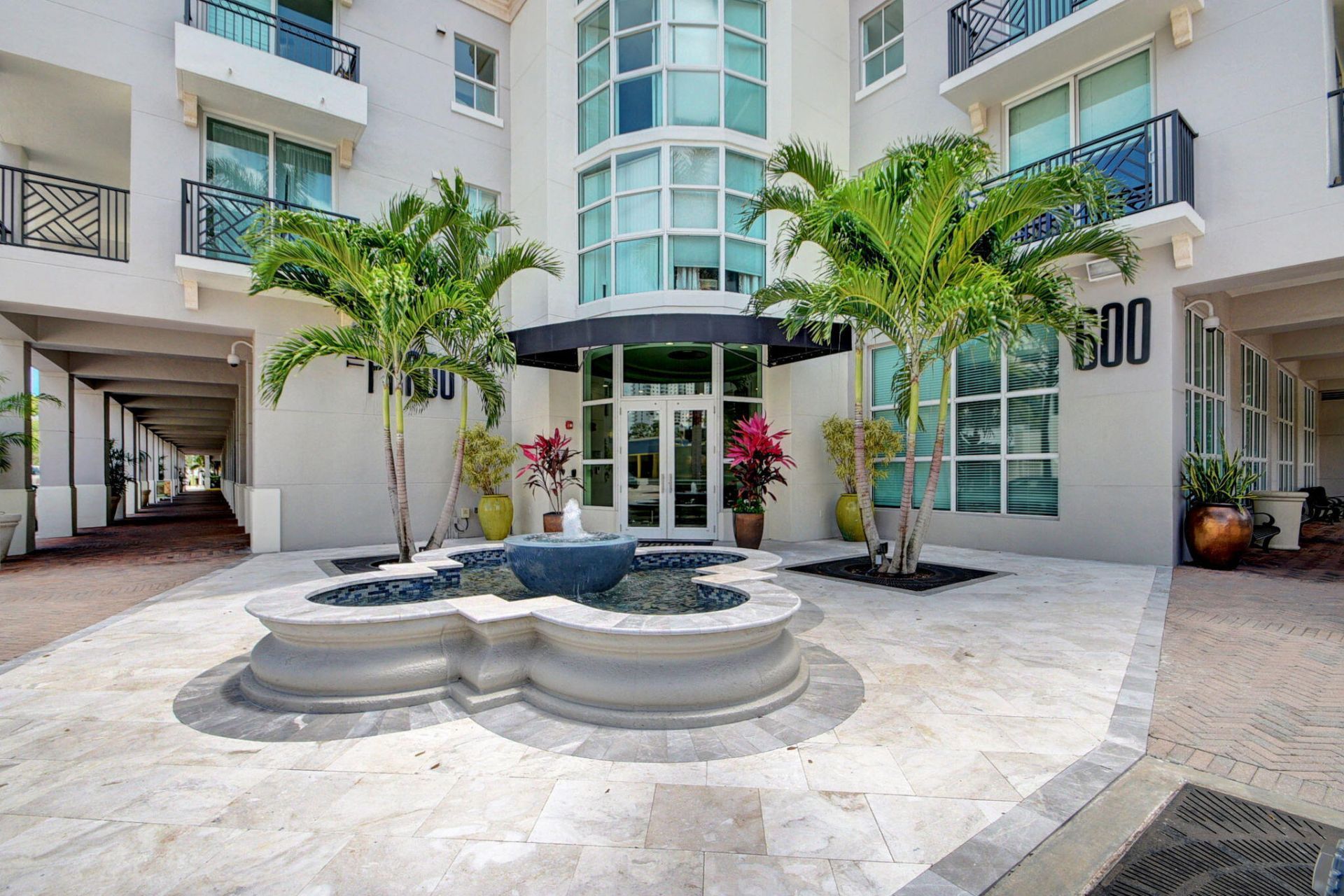 600 S Dixie Highway, Unit 827, West Palm Beach, FL 33401 Photo