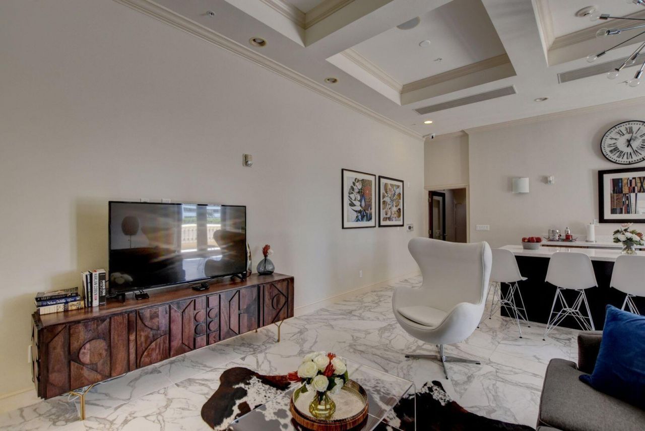 600 S Dixie Highway, Unit 827, West Palm Beach, FL 33401 Photo