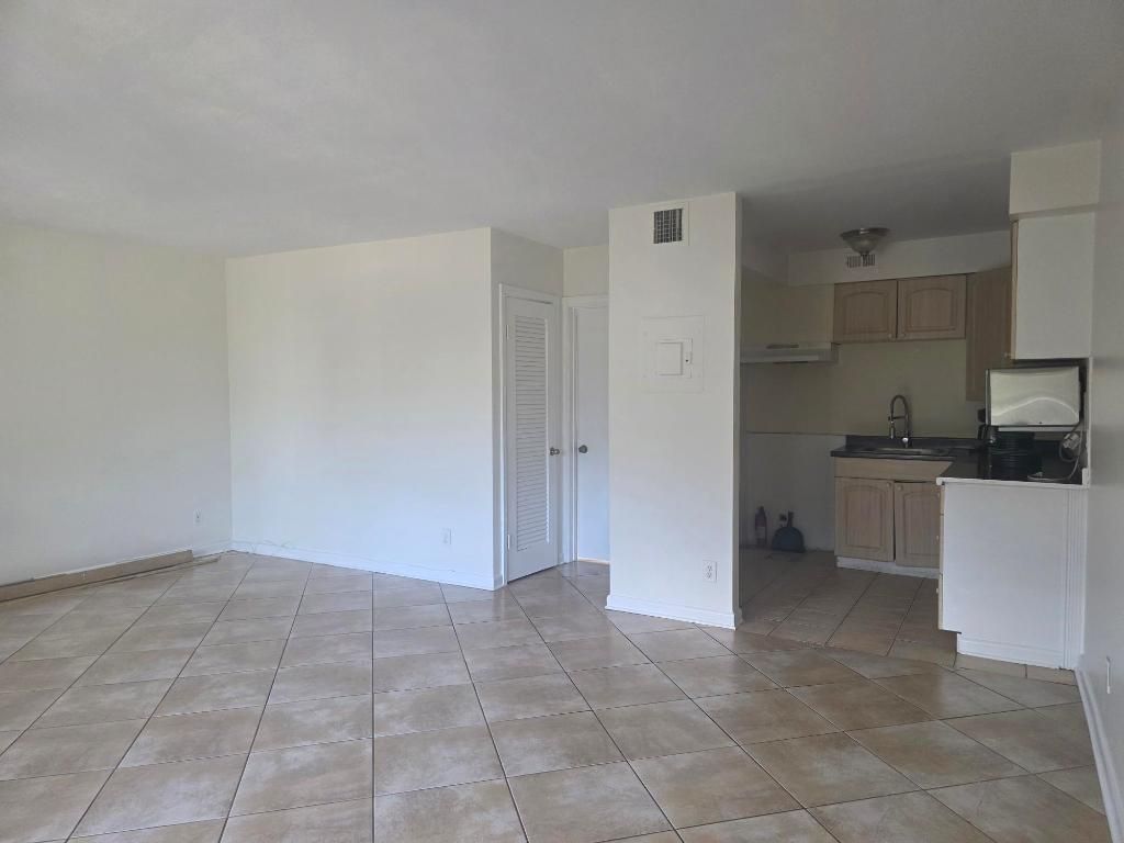 201 S Lakeside Drive, Unit 9, Lake Worth Beach, FL 33460 Photo