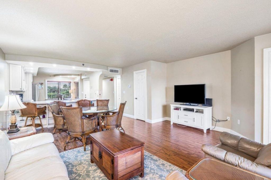 275 Palm Avenue, Unit C206, Jupiter, FL 33477 Photo