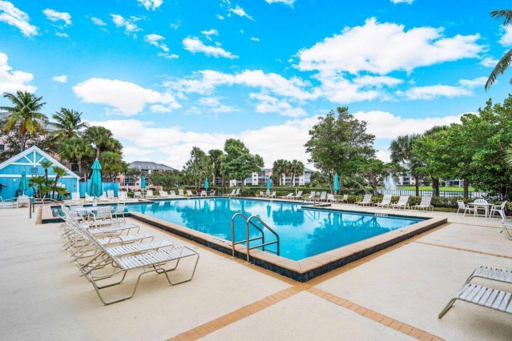 275 Palm Avenue, Unit C206, Jupiter, FL 33477 Photo