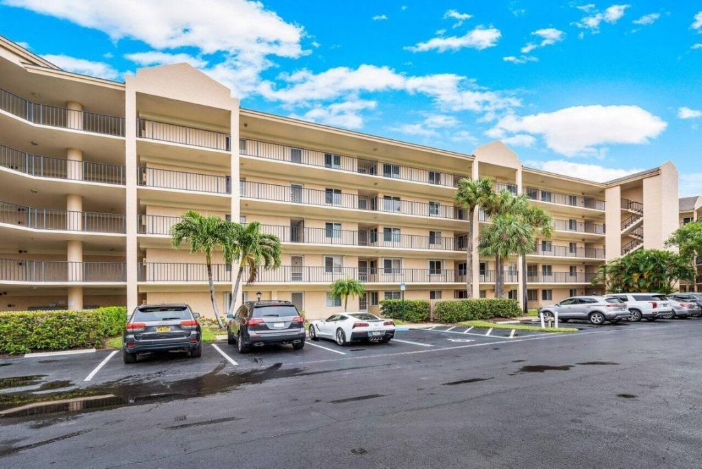 275 Palm Avenue, Unit C206, Jupiter, FL 33477 Photo