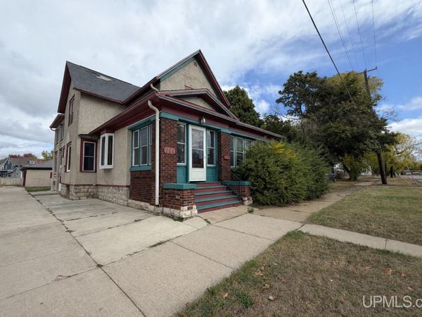 714 14th Avenue, Menominee, MI 49858