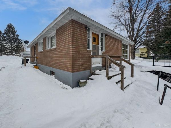 428 E Caspian Avenue, Caspian, MI 49915