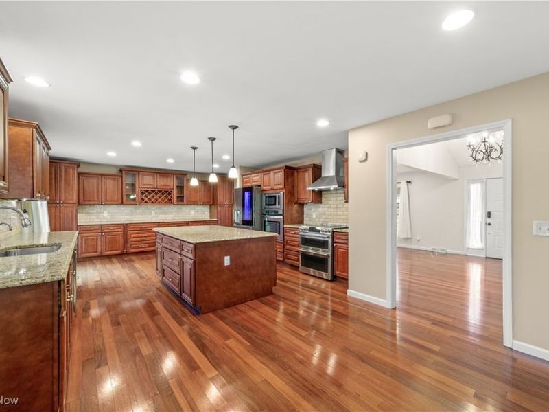 6698 Wildwood Trail, Mayfield Village, OH 44143 Photo 4