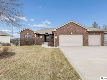 17902 Camelback Avenue, Omaha, NE 68136