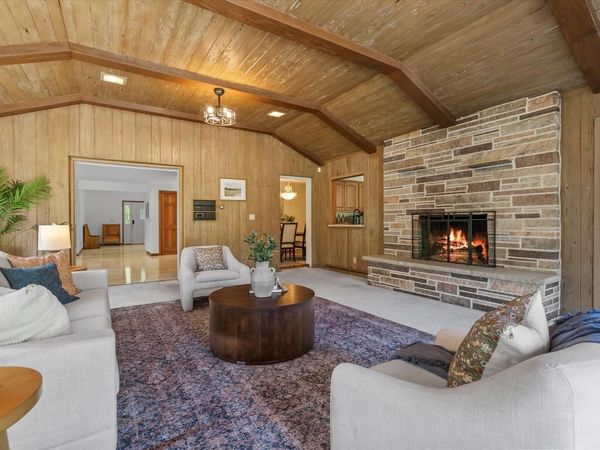 2416 W Dean COURT, River Hills, WI 53217