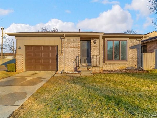29454 Scarborough Drive, Warren, MI 48088