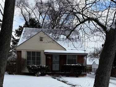 20510 Gilchrist Street, Detroit, MI 48235