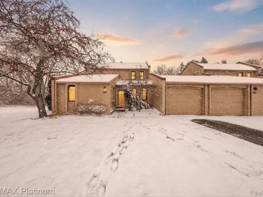 2927 Moon Lake Drive, West Bloomfield Twp, MI 48323