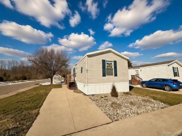 186 Oak Ave, Highland Twp, MI 48357