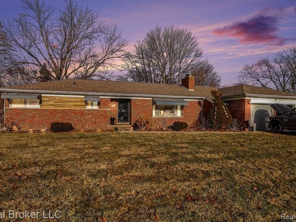 19115 Old Homestead Drive, Harper Woods, MI 48225