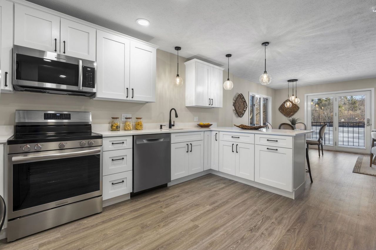 51 River Front Drive, Unit 3, Manchester, NH 03102 Main Photo