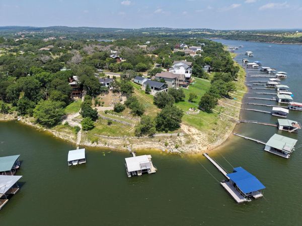 1201 Lakeshore DR, Spicewood, TX 78669
