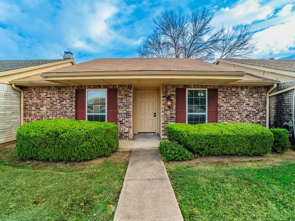 5 E Townhouse Lane, Grand Prairie, TX 75052