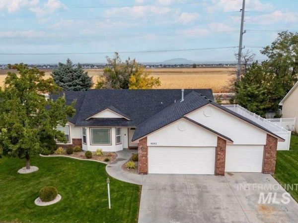 4242 W Niemann Dr, Meridian, ID 83646