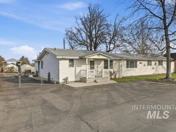 6222 E Carson Ave, Nampa, ID 83687