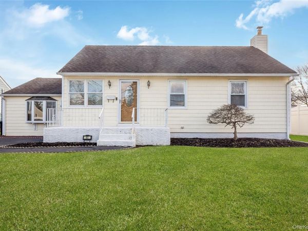 83 Kane Place, North Babylon, NY 11703