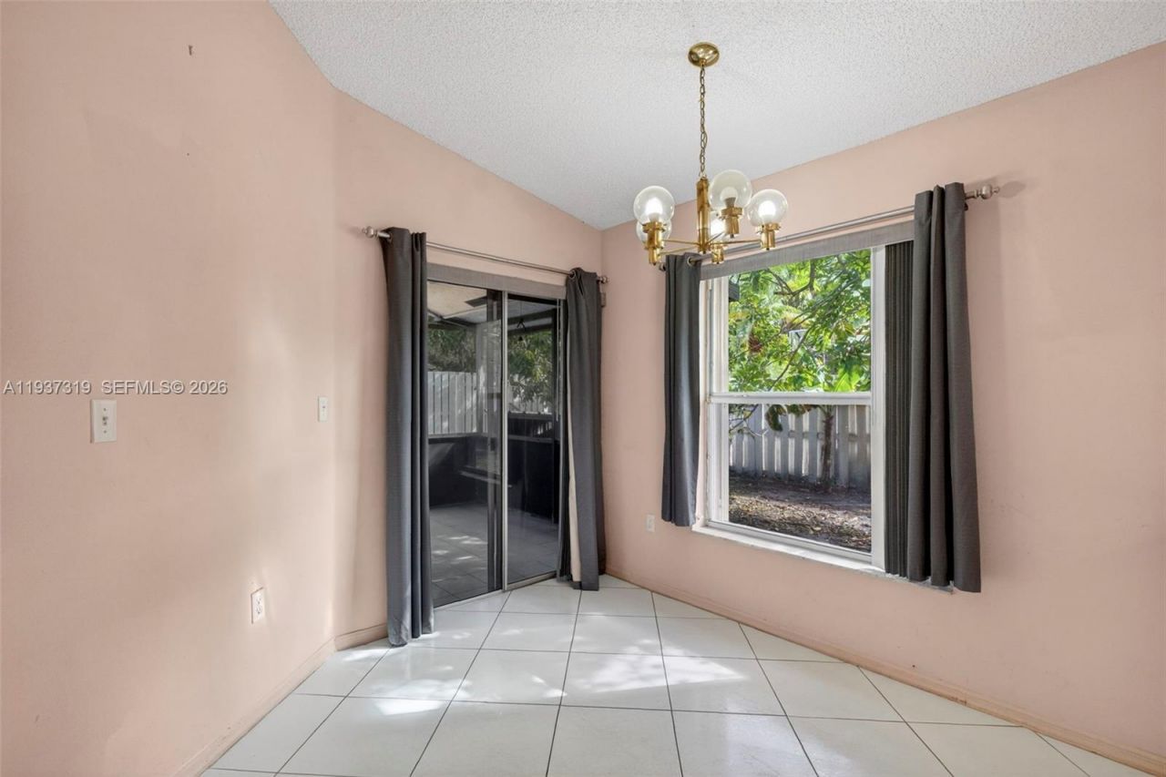 1306 NW 125th Ter, Sunrise, FL 33323 Photo