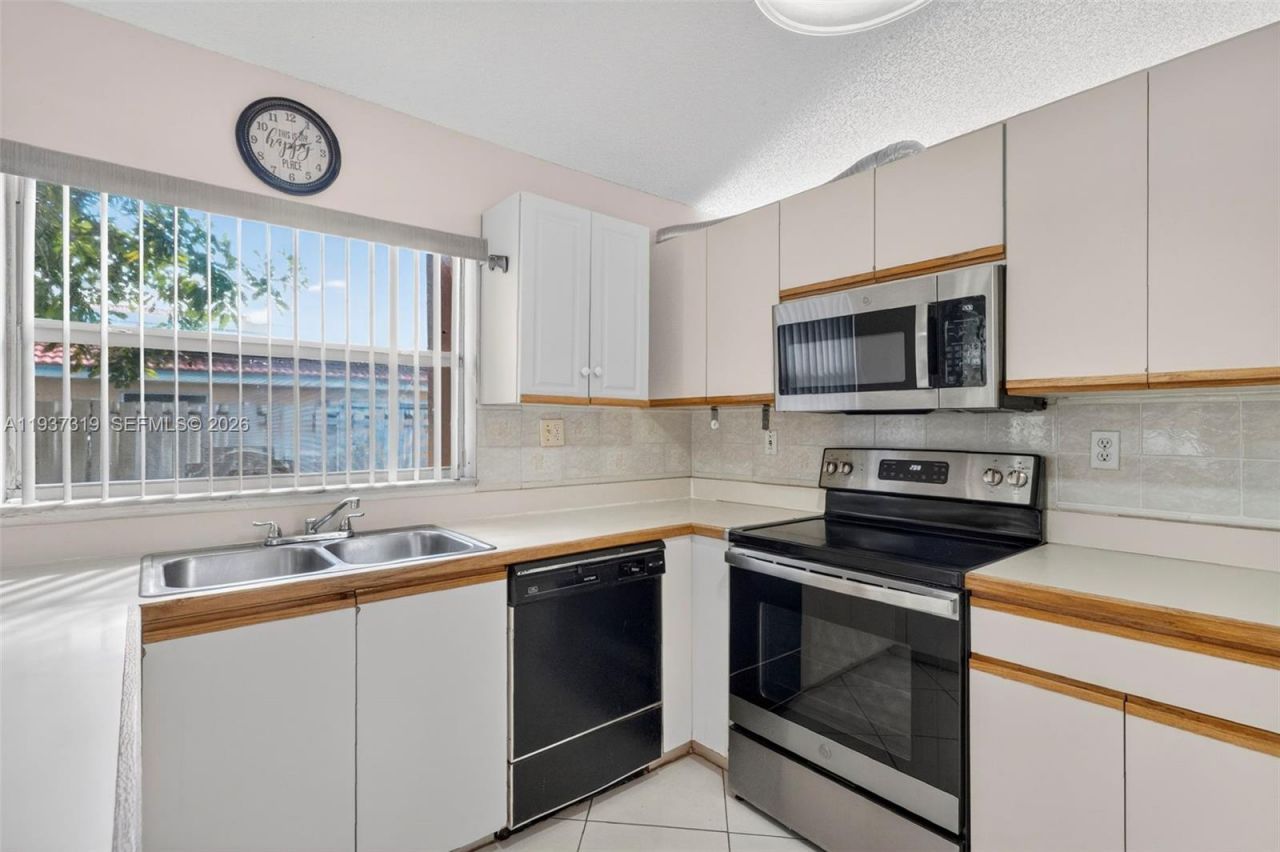 1306 NW 125th Ter, Sunrise, FL 33323 Photo