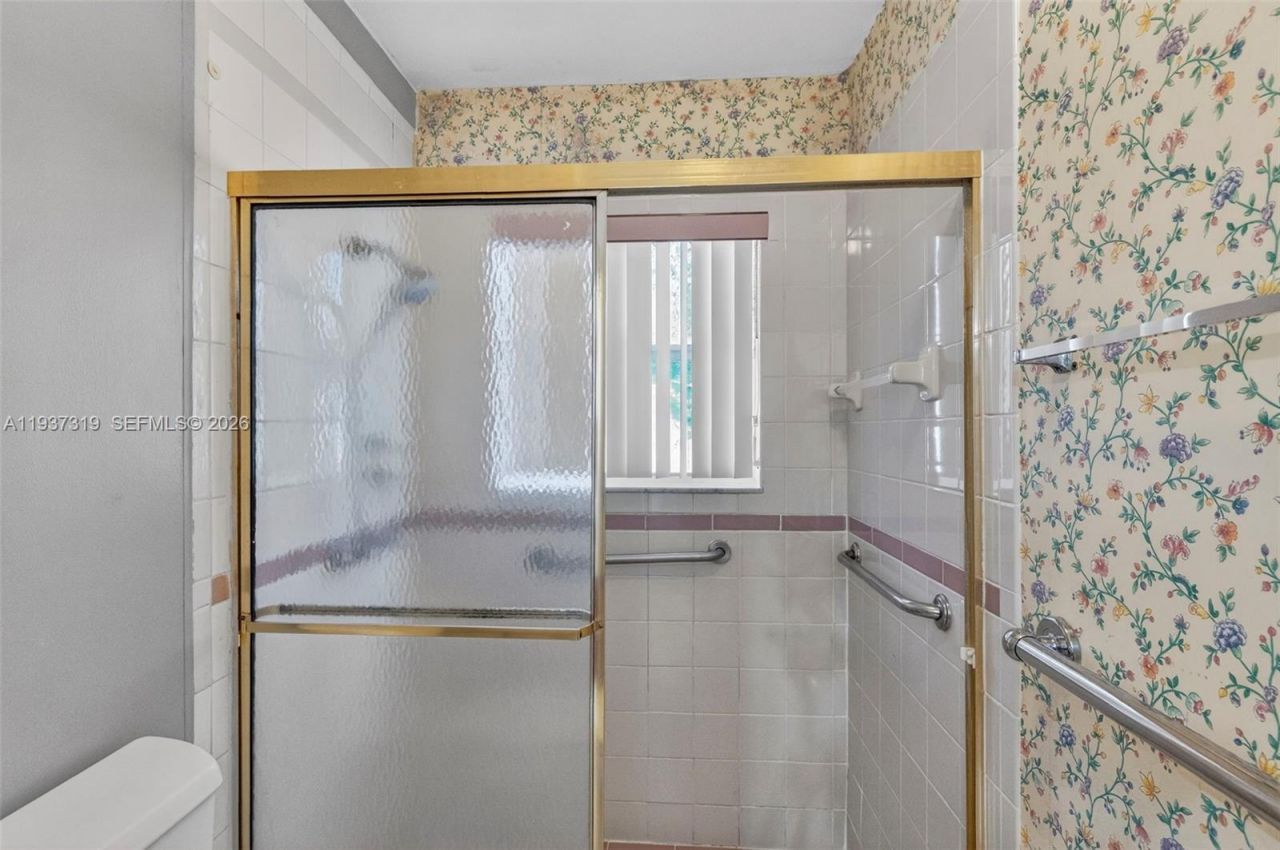 1306 NW 125th Ter, Sunrise, FL 33323 Photo