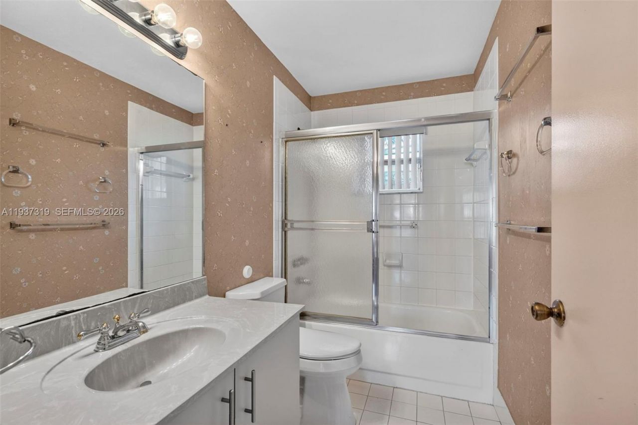 1306 NW 125th Ter, Sunrise, FL 33323 Photo