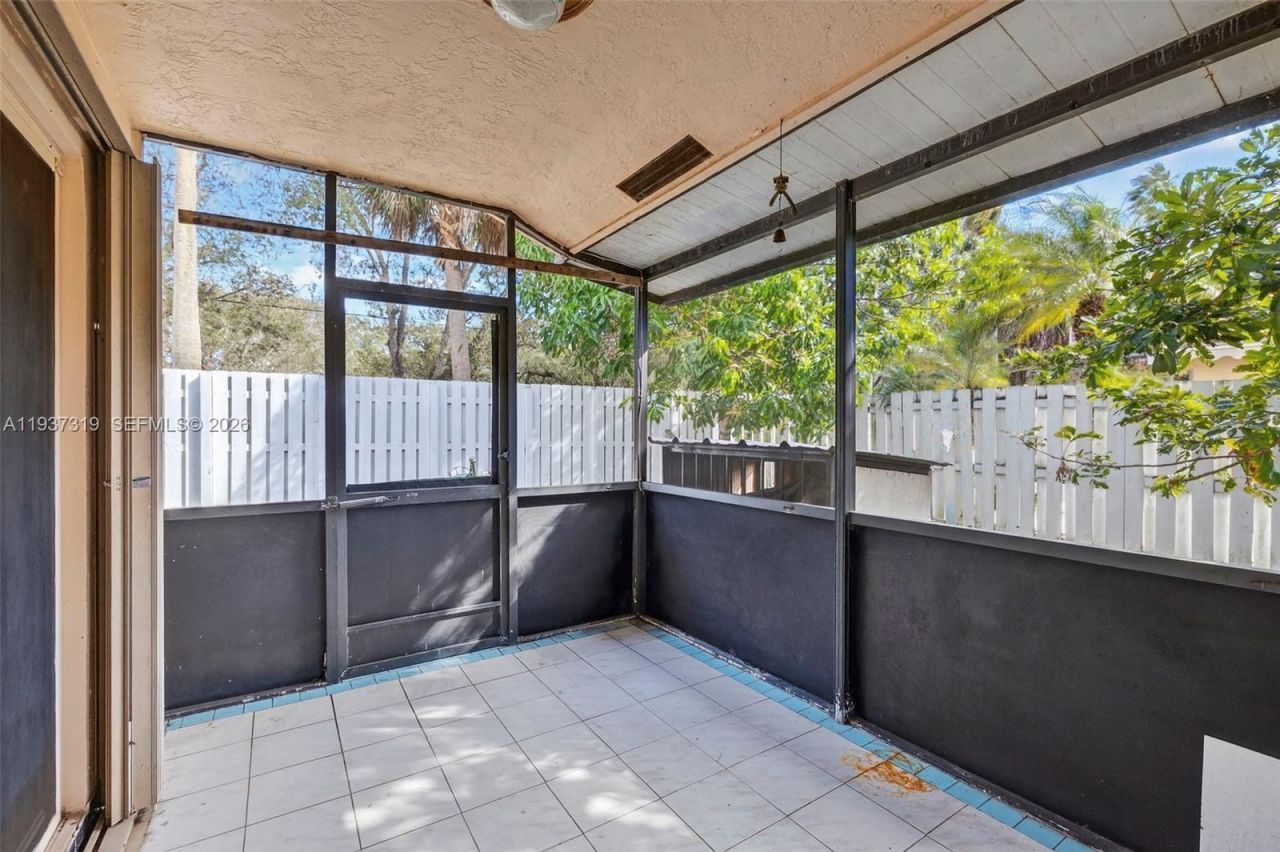 1306 NW 125th Ter, Sunrise, FL 33323 Photo