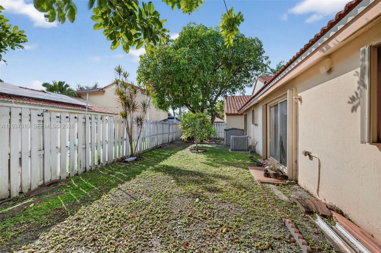 1306 NW 125th Ter, Sunrise, FL 33323 Photo