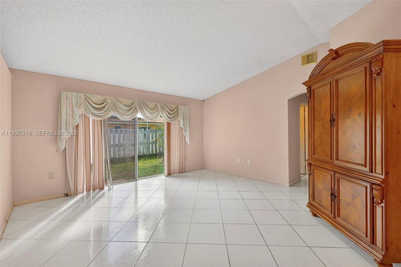 1306 NW 125th Ter, Sunrise, FL 33323 Photo