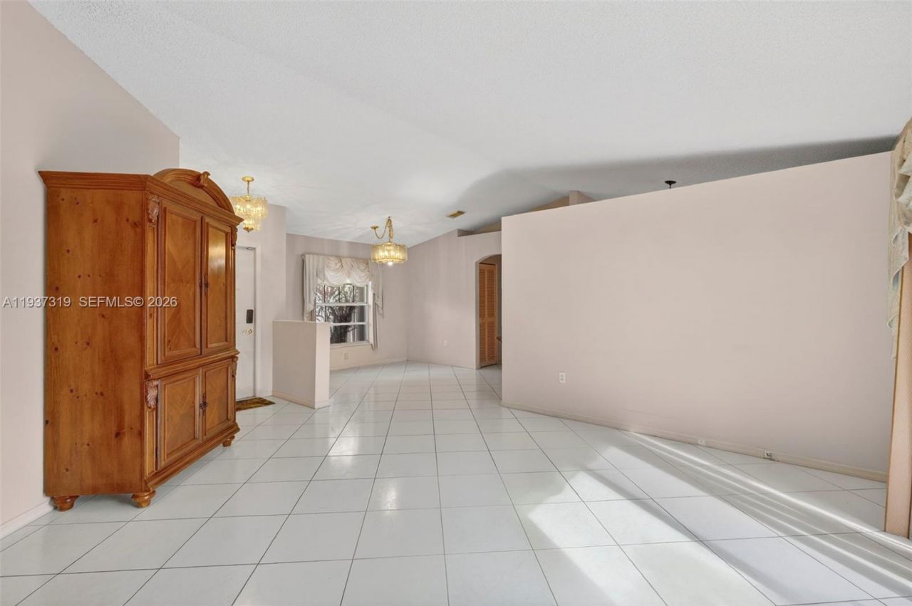 1306 NW 125th Ter, Sunrise, FL 33323 Photo