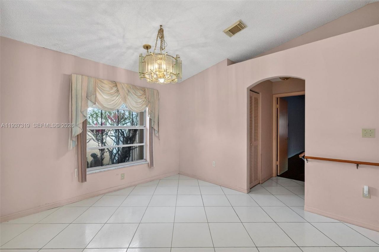 1306 NW 125th Ter, Sunrise, FL 33323 Photo