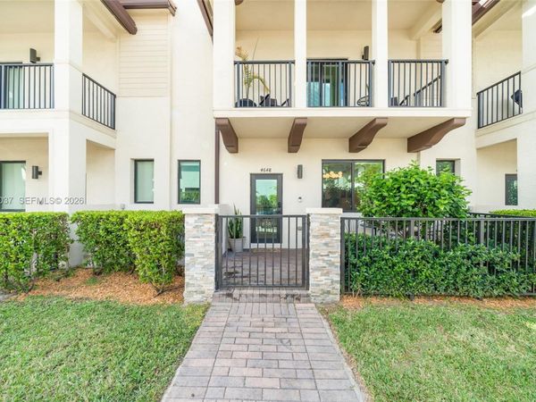 4648 NW 83rd Ave, Doral, FL 33166