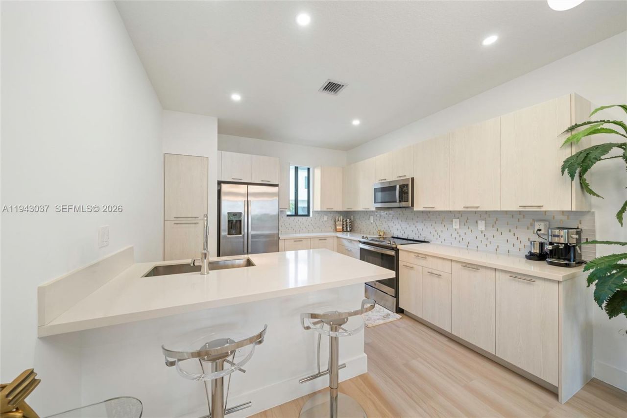 4648 NW 83rd Ave, Doral, FL 33166 Photo