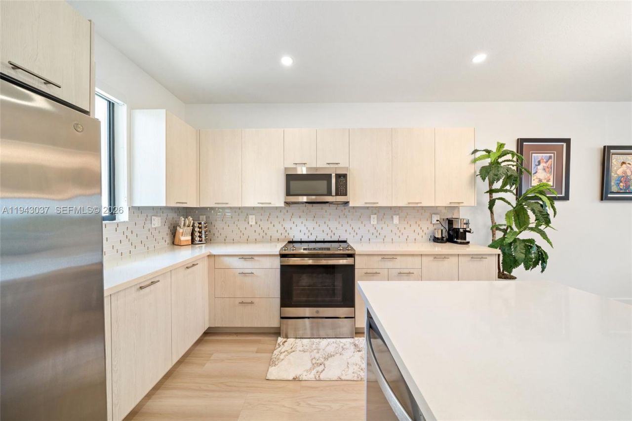 4648 NW 83rd Ave, Doral, FL 33166 Photo