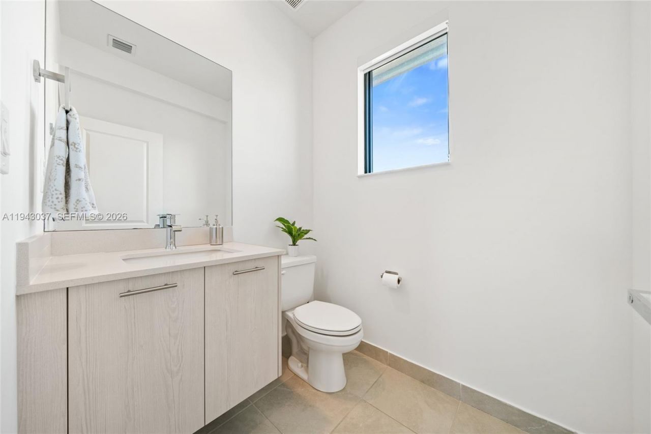 4648 NW 83rd Ave, Doral, FL 33166 Photo