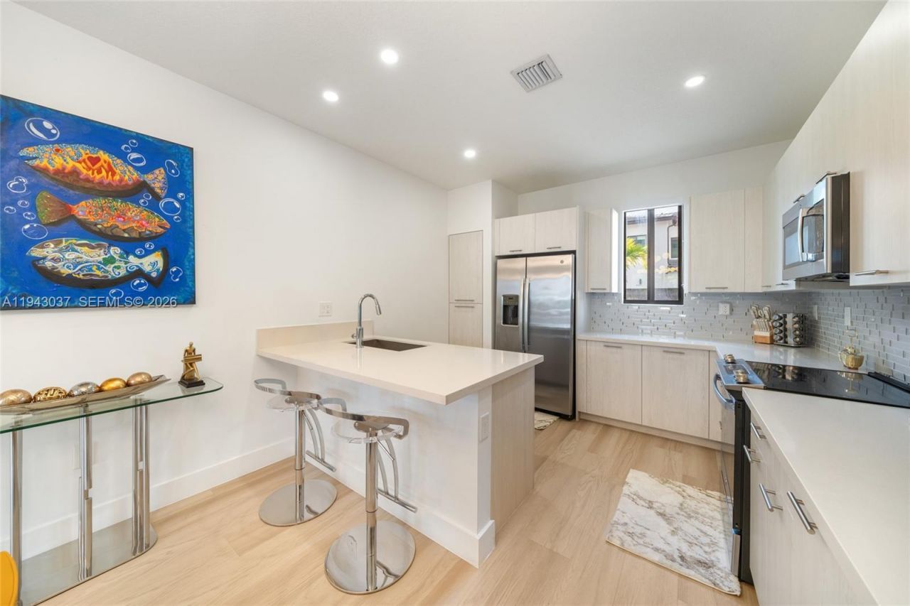 4648 NW 83rd Ave, Doral, FL 33166 Photo