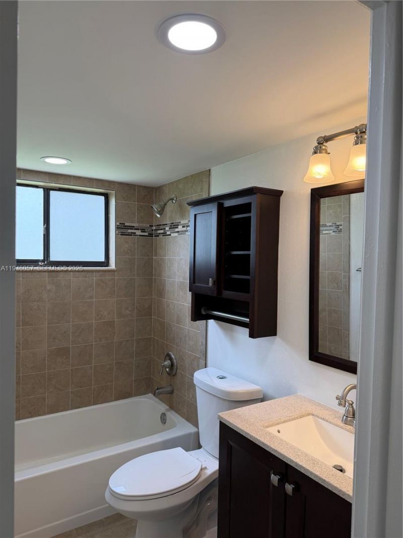 9920 NW 68th Pl, Unit 110, Tamarac, FL 33321 Photo