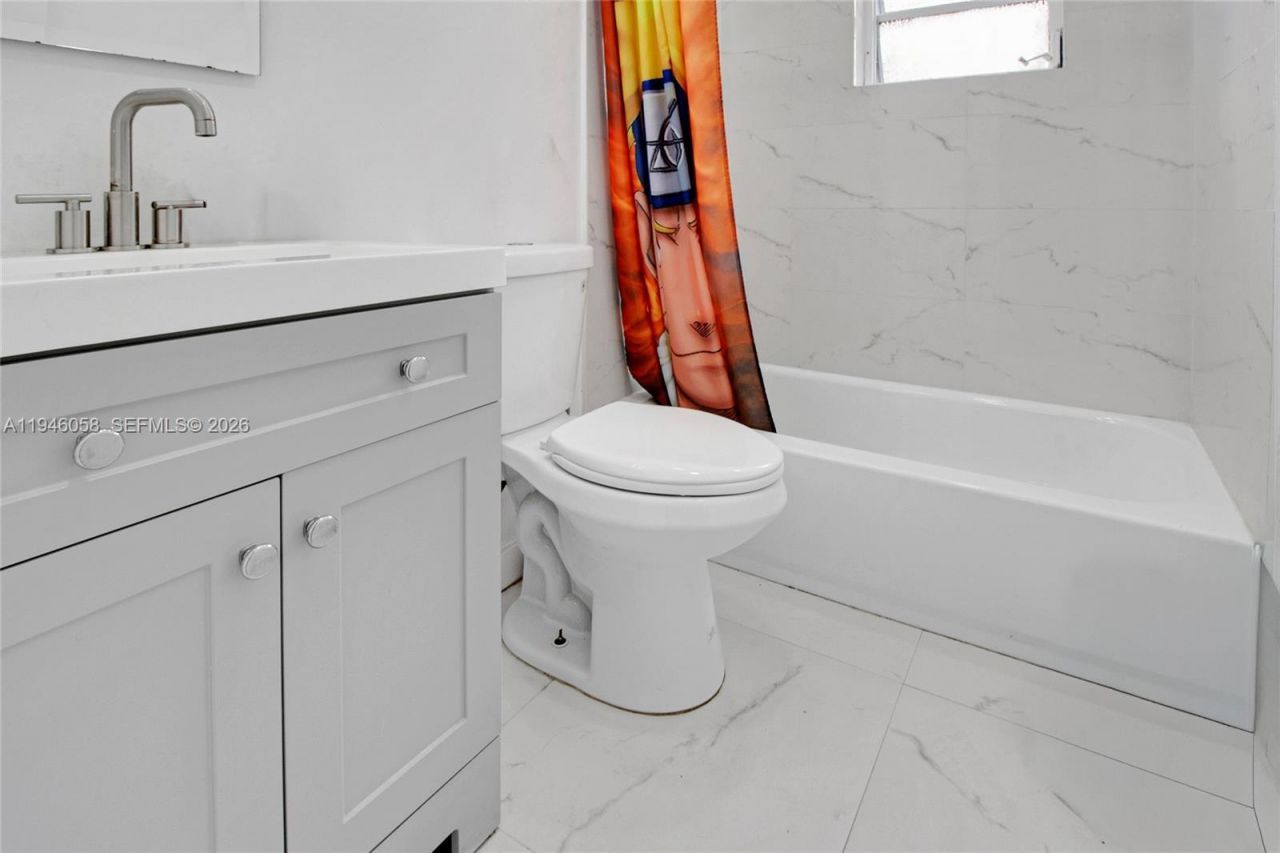 911 NW 142nd St, Miami, FL 33168 Photo