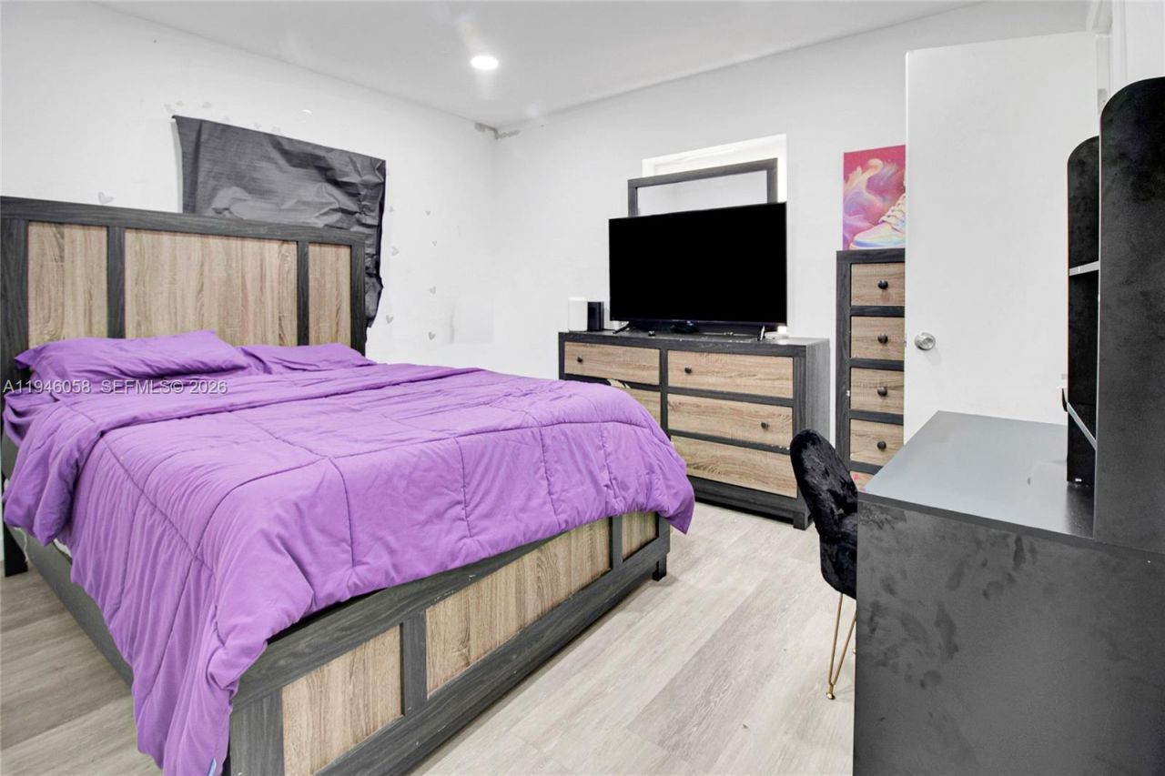 911 NW 142nd St, Miami, FL 33168 Photo